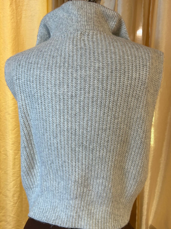 1/4 Zip Sleeveless Sweater, Light Grey Size M, NEW