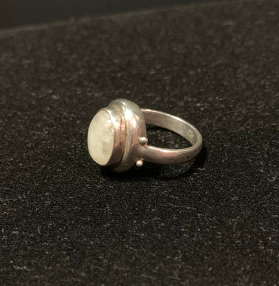 925 Silver and Moonstone Ring (6.5)
