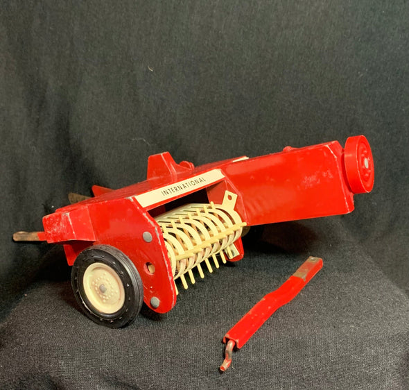 Ertl International Harvester Square Baler