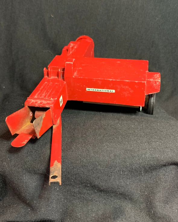 Ertl International Harvester Square Baler