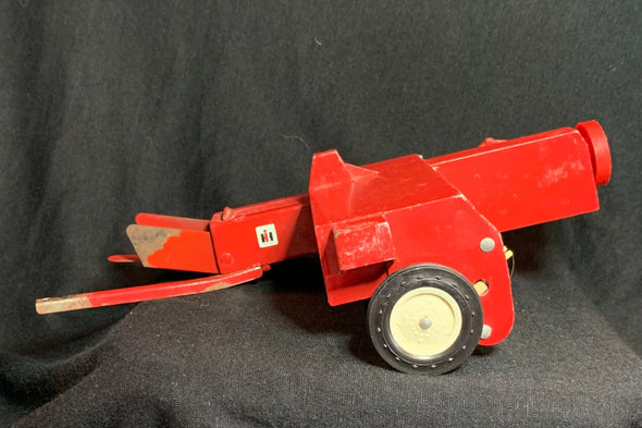 Ertl International Harvester Square Baler