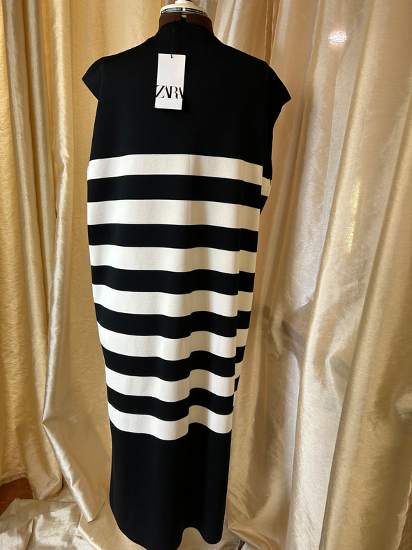 Ladies V-Neck Cap Sleeve, Black & White Size Large,