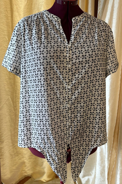 Short Sleeve Button/Tie Front, Ladies Blouse, Print, Extra Large