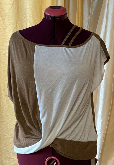 Ladies Short Sleeve Scoop Neck Pullover Top, Cross Over Bottom, Tan/White, Polyester/Viscose, Size Large, New