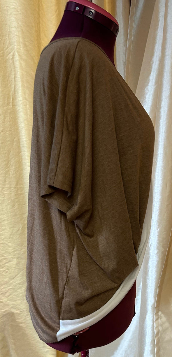 Ladies Short Sleeve Scoop Neck Pullover Top, Cross Over Bottom, Tan/White, Polyester/Viscose, Size Large, New