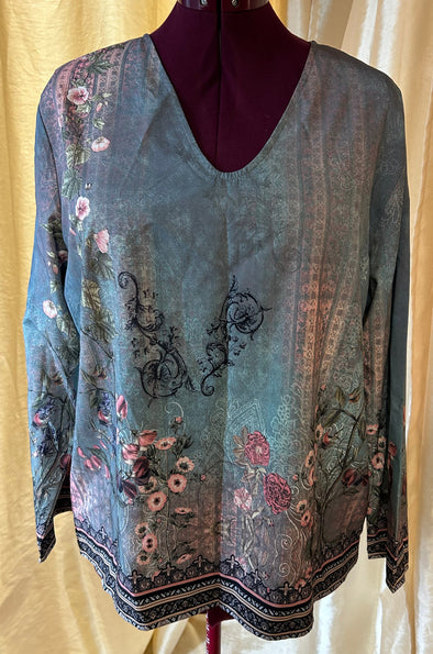 Ladies Long Sleeve V-Neck Pullover Top, Size 2X