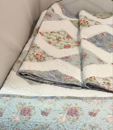 King Size Quilt & Shams, White/Aqua