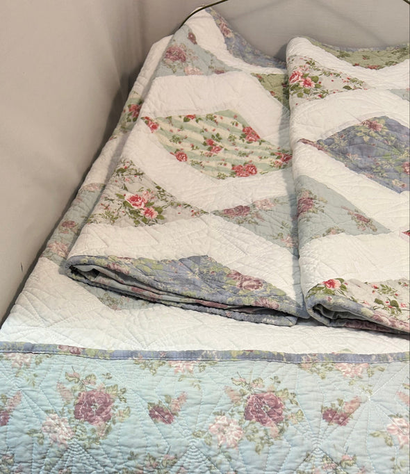 King Size Quilt & Shams, White/Aqua