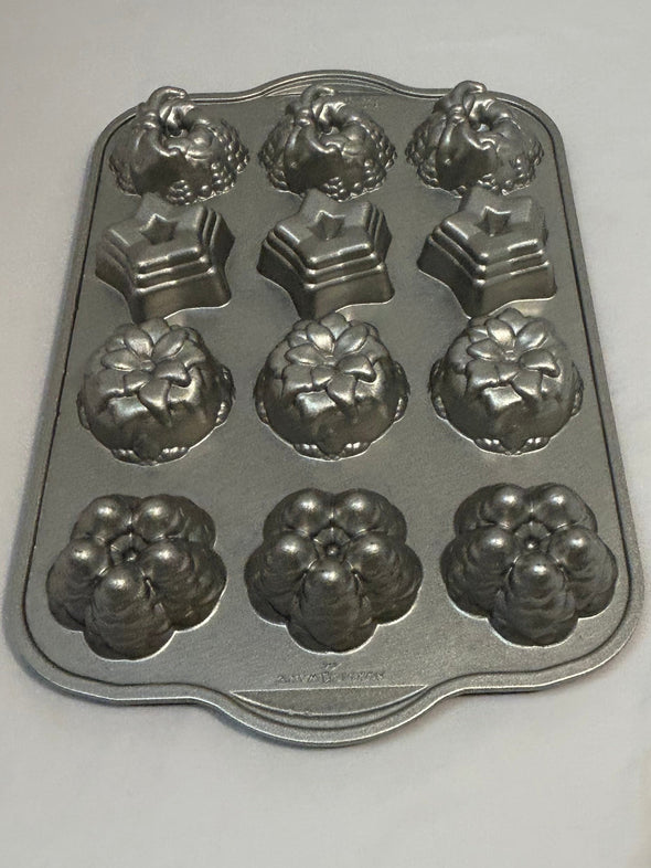 Holiday Mini Mini Muffin Baking Pan,