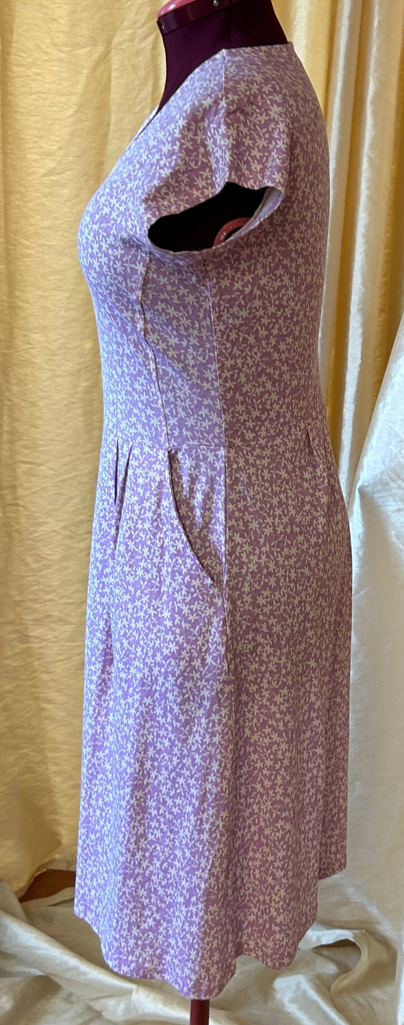 Ladies Short Sleeve Dress, Pockets, Lilac, Size 8, NEW