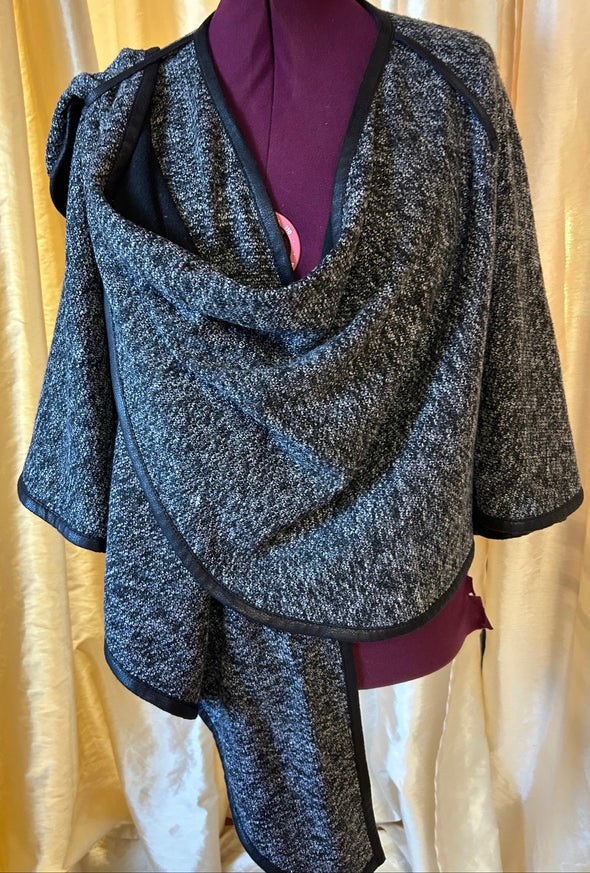 Ladies Tweed One-Size Wrap, Made in Quebec, NEW