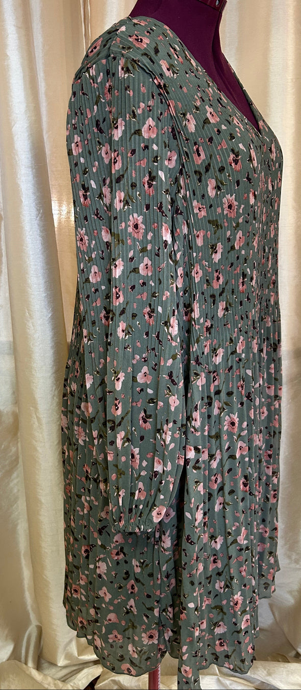 Ladies Long Sleeve Lined Pleated Print Dress, Green, 1X, NEW