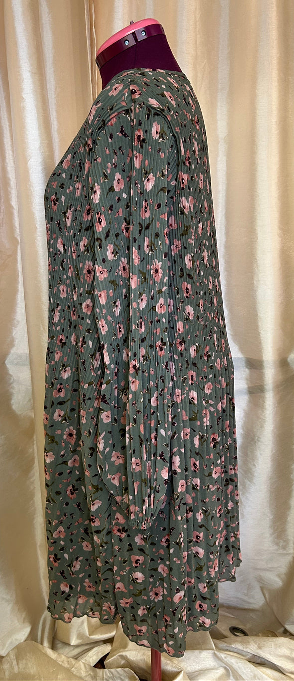 Ladies Long Sleeve Lined Pleated Print Dress, Green, 1X, NEW