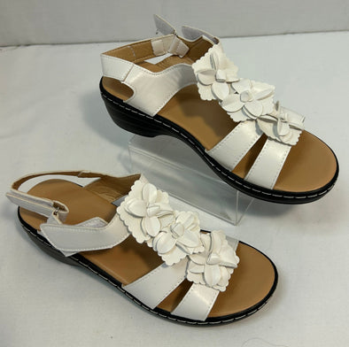 Strapy Summer White Floral 2" Wedge Sandals. Size 8.5