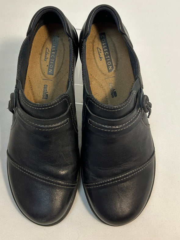 Ladies Slip-On Walking Shoes. Black Size 7.5