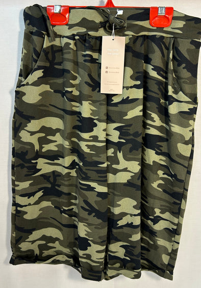 Ladies Camouflage Shorts, Size Large