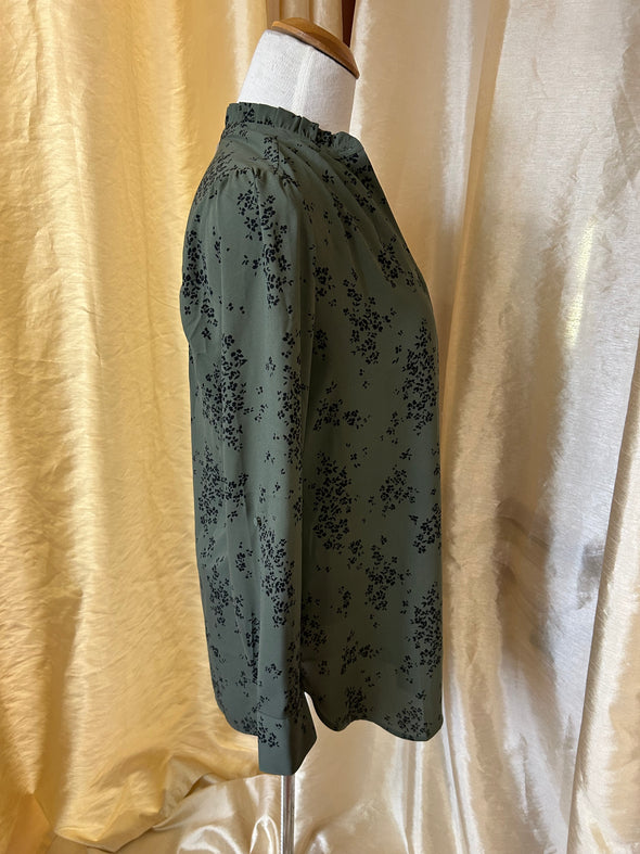 Ladies Long Sleeve Sage Green/Black Shirt, Size Medium, NEW