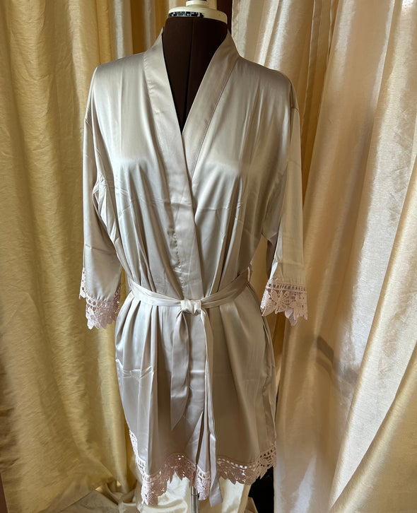 3/4 Length Sleeve Robe, One Size, Polyester/Spandex Blend, NEW