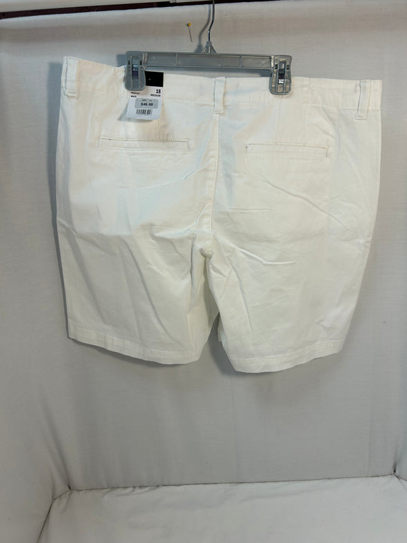 Ladies Shorts, White, Size 18, NEW