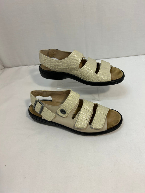 Ladies Open-Toe Sandals, Ecru, Gently Used