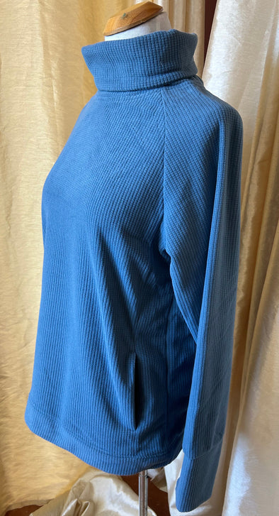 Ladies Raglan Sleeve Turtle Neck, Blue, XL, NEW