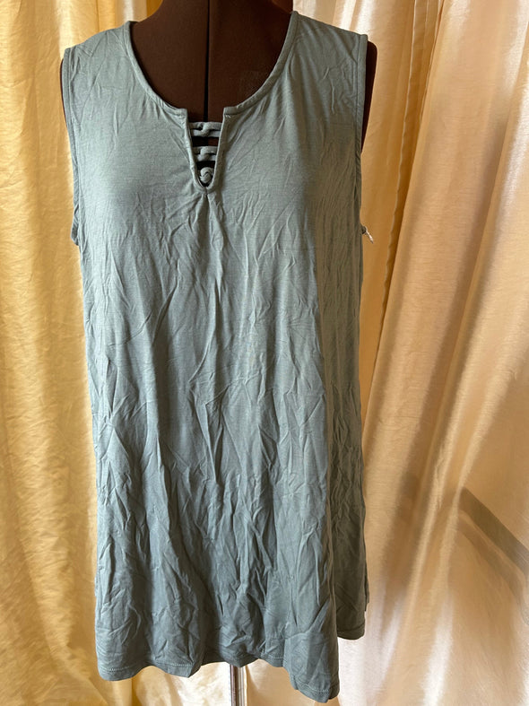 Ladies Sleeveless V-Neck, Pull-On Blouse, Green, XL, NEW