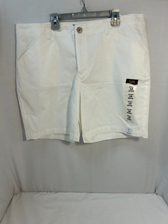 Ladies Shorts, White, Size 18, NEW