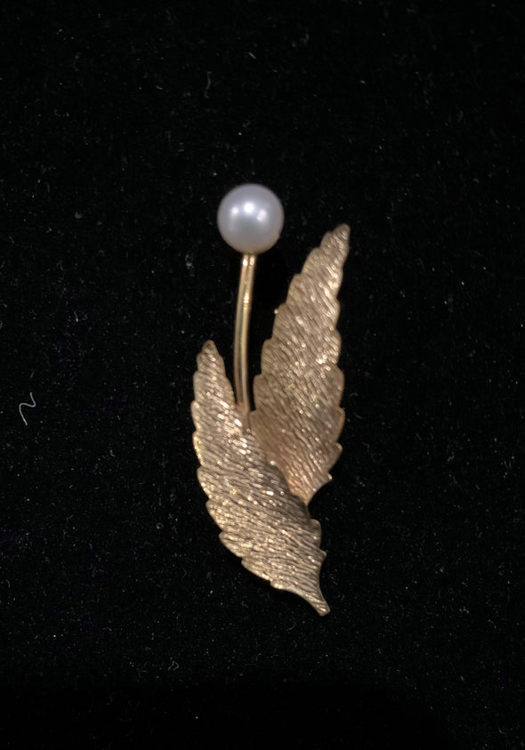Gold Plate and Pearl, Leaf Brooch