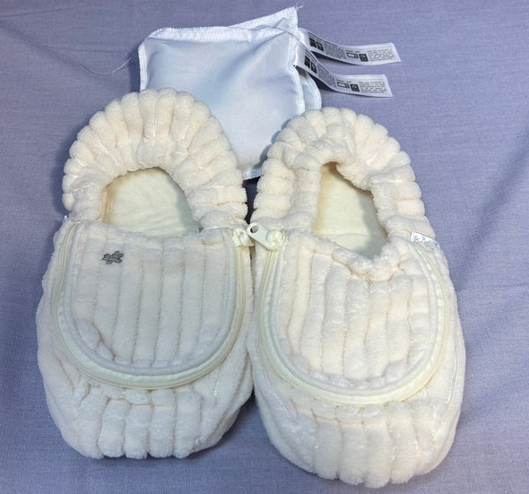 Spa Therapy Slippers, White, Size Small/Medium, NEW