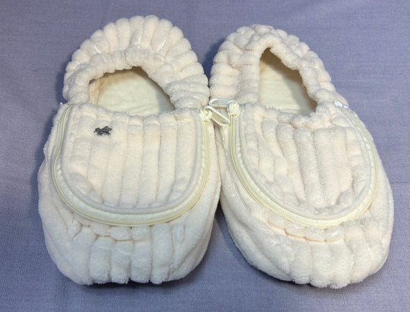 Spa Therapy Slippers, White, Size Small/Medium, NEW
