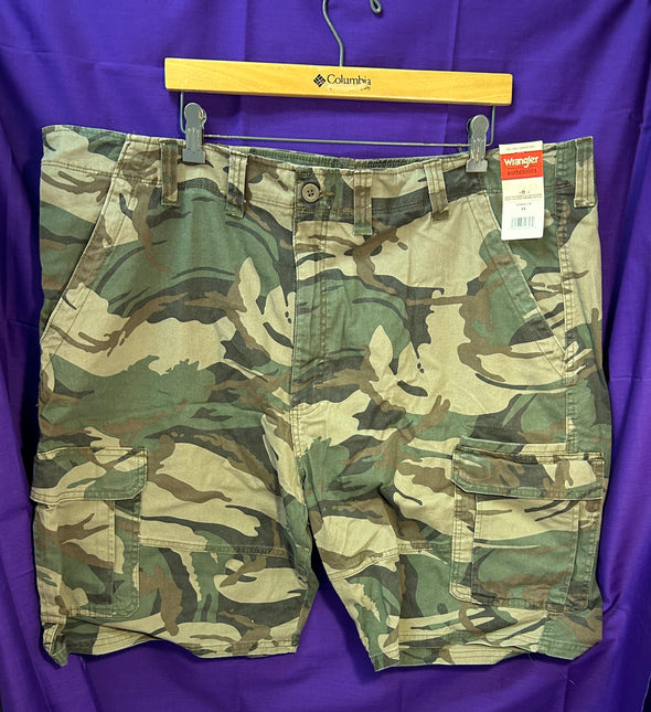 Men's Classic Relaxed Fit Cargo Shorts, Green Camo Print, Size 44,NEW